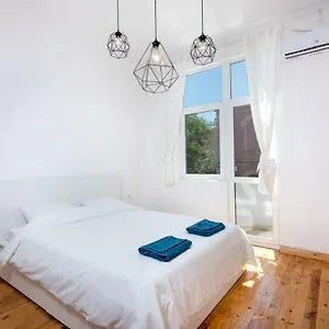 The White - Bogoridi Main Street Apartment Burgas